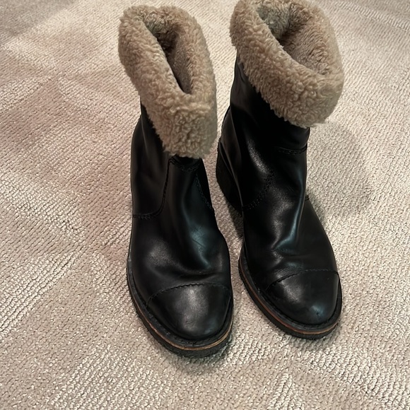 Chanel Leather boot with shearling fold over ankle boot - Picture 5 of 8